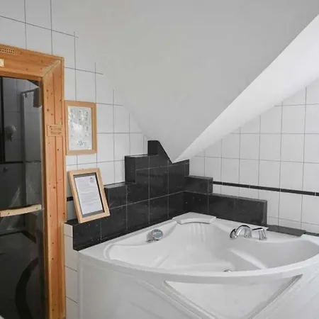 Villa Victoria's Village Sauna & Jacuzzi