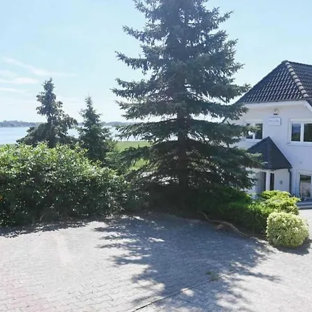 Victoria's Village Sauna & Jacuzzi Villa *